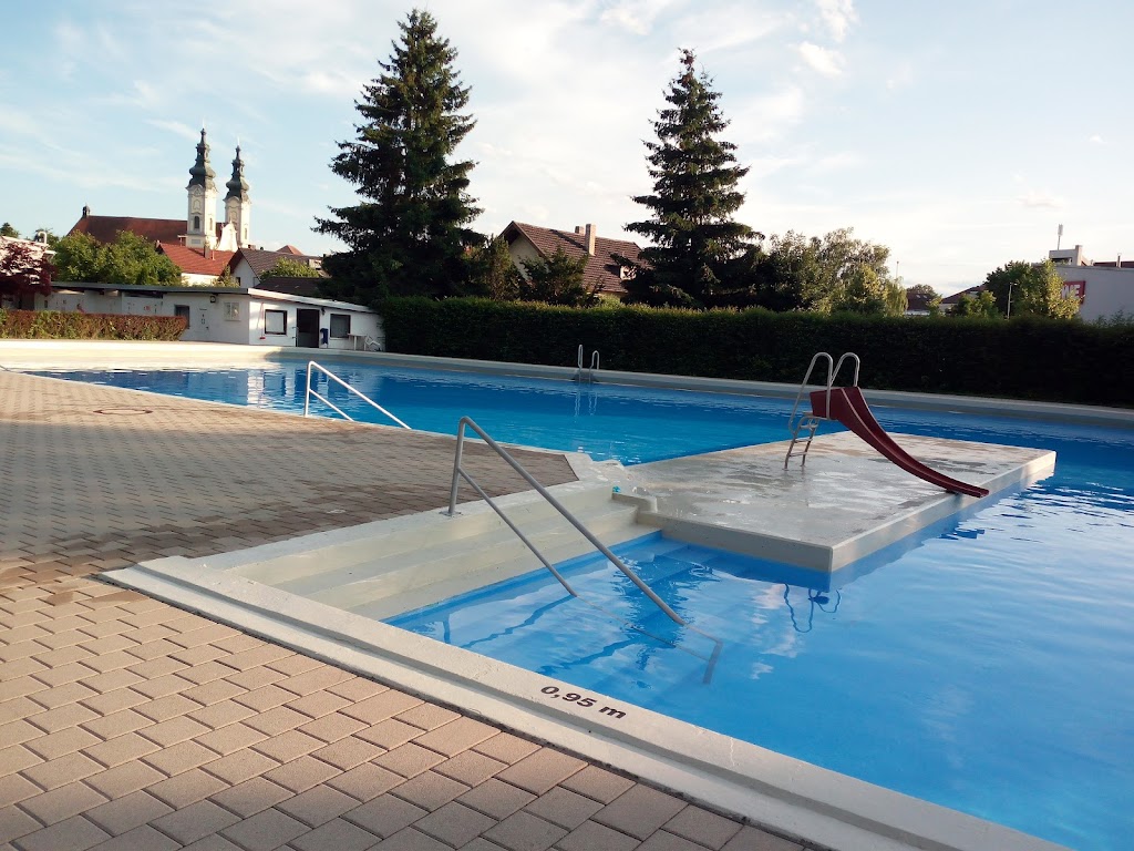 Bild von Karlmann Laslo Bvb Spielplatz