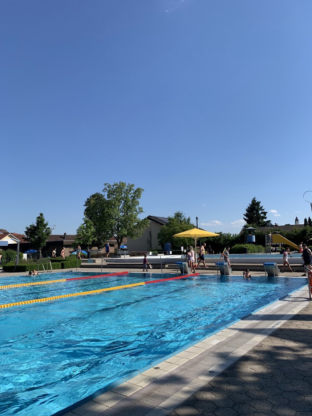 Bild von Hallen- und Wellenfreibad