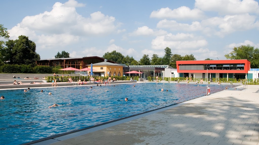 Bild von Röthelheim swimming pool with Hannah-Stockbauer-Hall
