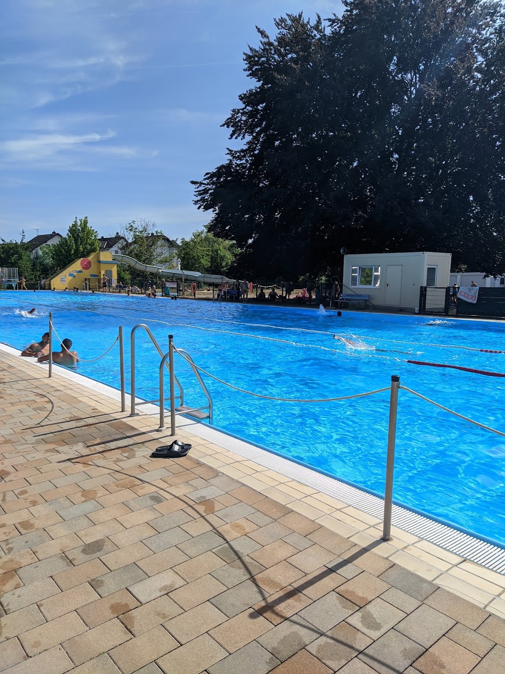 Bild von Indoor and outdoor pools of the city Bruchköbel