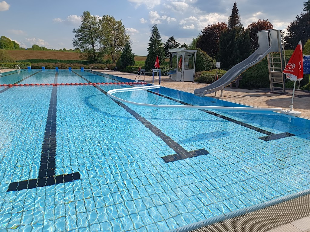 Bild von Outdoor pool Edermünde Holzhausen