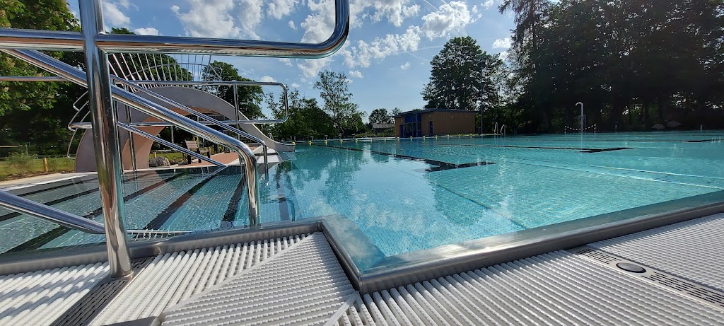 Bild von Indoor and outdoor pools
