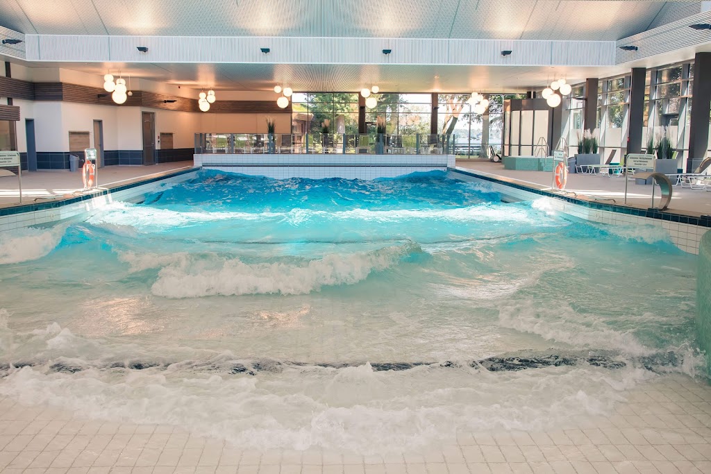 Bild von Wave pool with saltwater outdoor pool